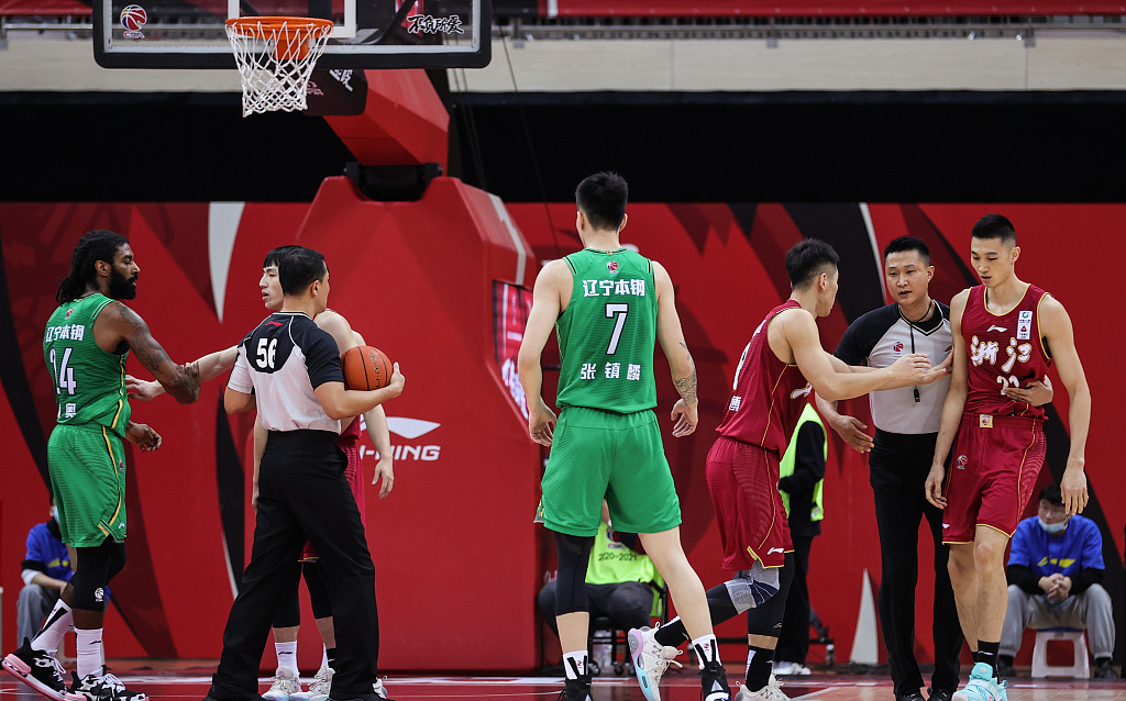 费耶诺德训练开放日，今夜伤情更新引欢呼，意大利杯在即，医务组通报恢复(费耶诺德足球俱乐部)-爱游戏娱乐